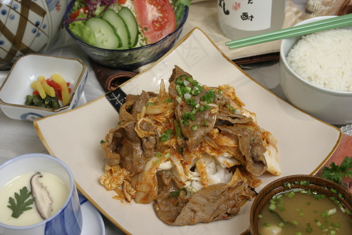  牛肉炒辣白菜定食