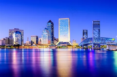 美丽的海滨城市与倒影 美丽的海滨城市与倒影