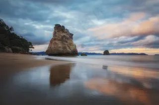 唯美高清海边沙滩礁石风景图片