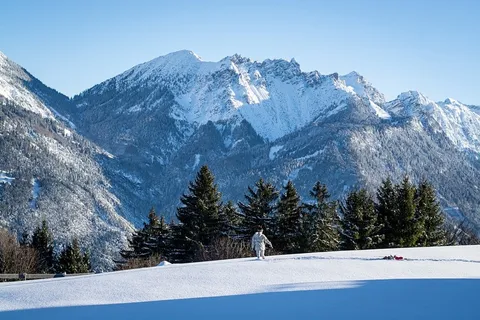 冬天雪山背景风景