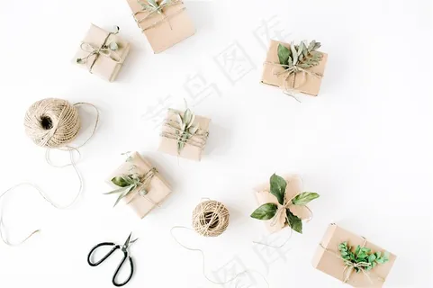 浅色桌面礼物毛线团简约背景