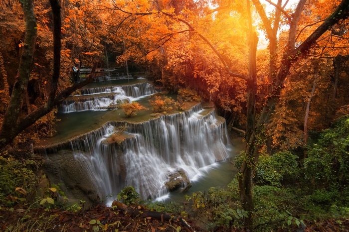 高清唯美山涧溪流瀑布风景图片