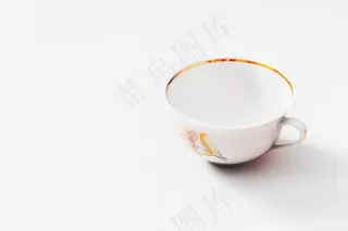 白色陶瓷杯图片