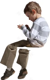 玩游戏的小男孩