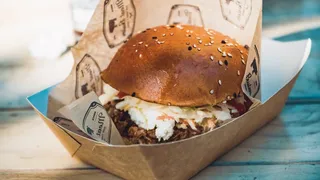 黄色美味汉堡摄影素材