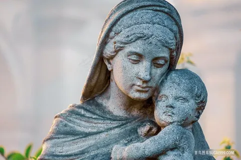 圣母玛利亚与幼子耶稣雕塑图片