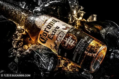 石头上的冰镇啤酒