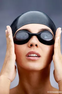 欧美游泳健身美女图片