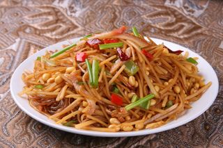 土豆丝肉丝炒粉条