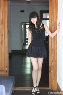 *超短裙小美女图片 *超短裙小美女图片