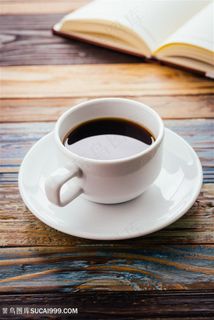 咖啡馆里看着书喝咖啡素材