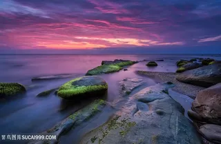 高清傍晚晚霞下的海边风景图片