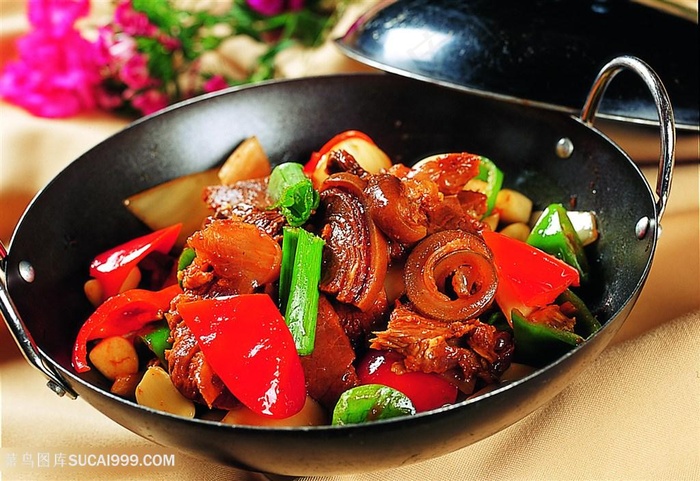 中华美食干锅带皮驴肉元例摄影图