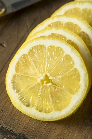 切成片的黄色柠檬微距摄影高清图片