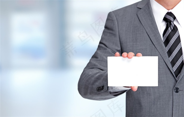 手拿空白名片人物高清素材摄影图片
