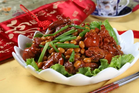 黄豆焖兔肉 (1)