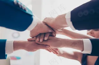 手掌叠在一起的高清摄影