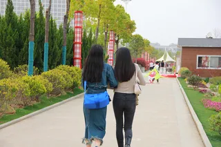 路上女人背影女孩背影北部