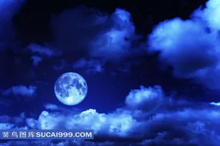 白云与月亮摄影高清图片