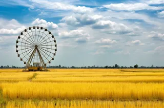 大天空和摩天轮北京东村风格浅黄色摄影图