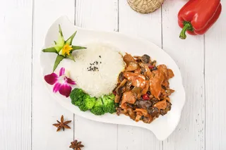 姬菇肉片餐饮快餐盖浇饭产品成品高清大图