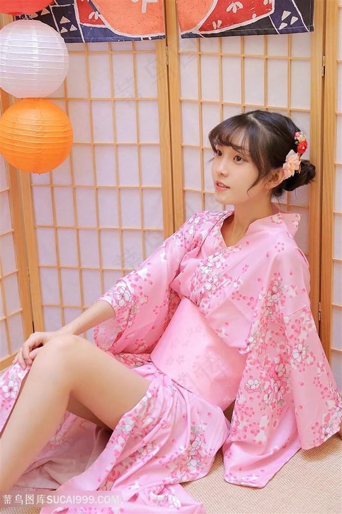 坐在地板上的高清和服美女图片