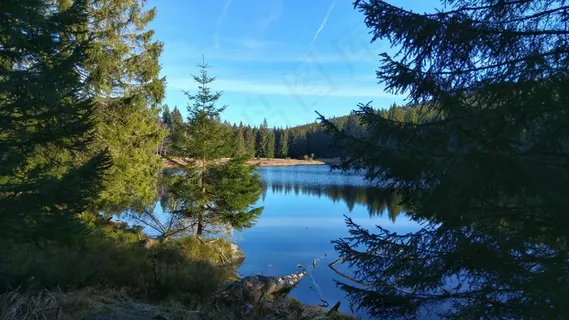 自然山水湖泊图片 自然山水湖泊图片