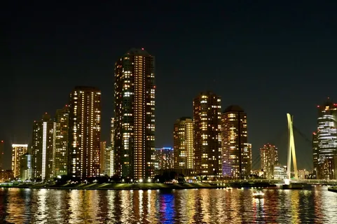 城市大楼灯光夜景图片 城市大楼灯光夜景图片