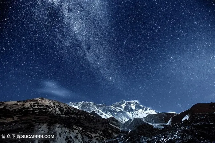 雪山上的夜景繁星图片