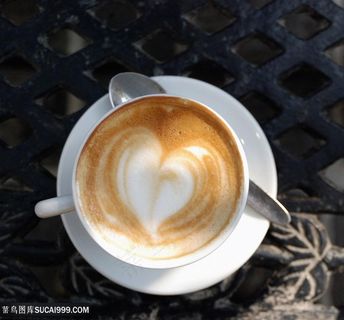 户外爱心拉花咖啡