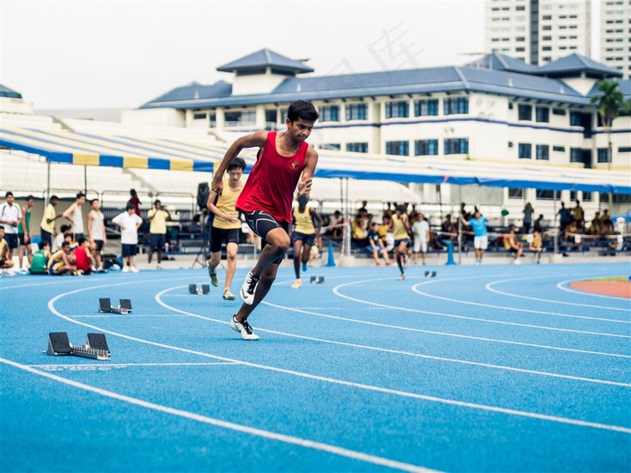 奔跑的男子素材图