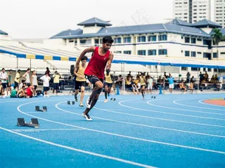 奔跑的男子素材图