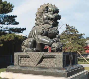 镇宅的铜狮摄影素材