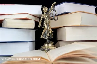 厚厚的法律律法书籍