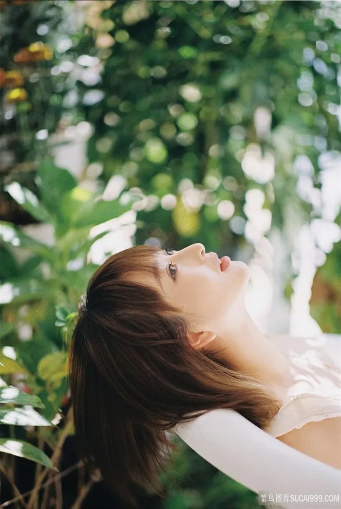 浴缸里的清纯少女美女图片