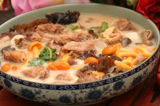 土鸡炖山菌36元