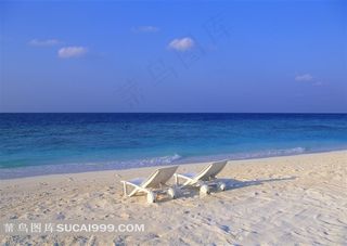 唯美海边椅子图片