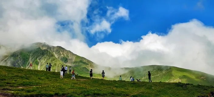 高山草甸蓝天白云遇见 云海 云瀑