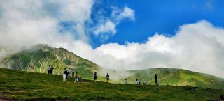 高山草甸蓝天白云遇见 云海 云瀑