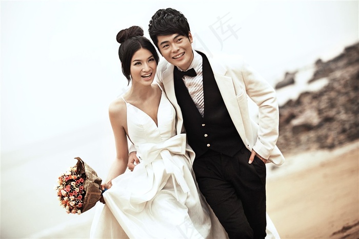 甜蜜爱情海婚纱高清图