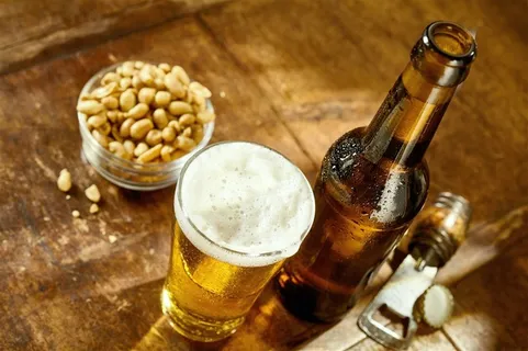 啤酒花生摄影素材