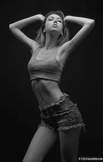 性感曲线美女人体写真图片