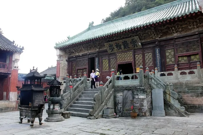 寺院内的古建筑