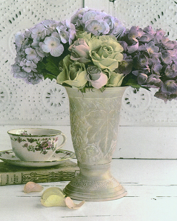 唯美花卉花瓶油画