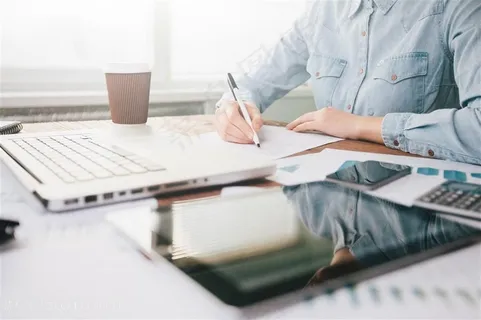 正在签字的商务人士高清图片 正在签字的商务人士高清图片