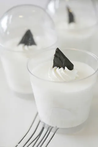 蛋糕店小蛋糕慕斯美食甜品图片