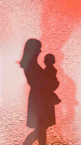 母亲节母婴粉色渐变投影意境节日，温馨