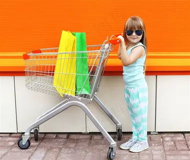 可爱的购物女孩写真图片 可爱的购物女孩写真图片