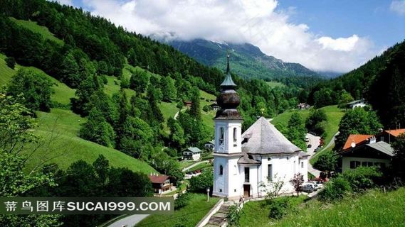 阿尔卑斯山草原的城堡