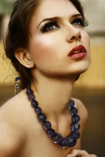 带珠宝的美女 带珠宝的美女